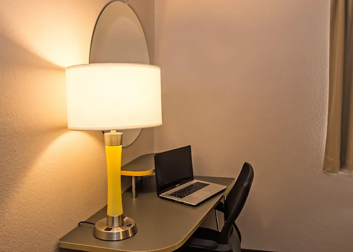 Super 8 By Wyndham Manistee